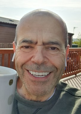 English men looking for love