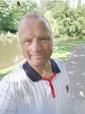 <span>Mark, 56</span> <span style='width: 25px; height: 16px; float: right; background-image: url(/bitmaps/flags_small/UK.PNG)'> </span><br><span>Liverpool, イギリス</span> <input type='button' class='joinbtn' style='float: right' value='JOIN NOW' />