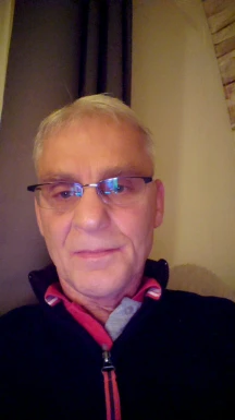 <span>Jürgen, 62</span> <span style='width: 25px; height: 16px; float: right; background-image: url(/bitmaps/flags_small/DE.PNG)'> </span><br><span>Lengerich, 德国</span> <input type='button' class='joinbtn' style='float: right' value='JOIN NOW' />