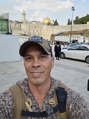 <span>Jeremy , 47</span> <span style='width: 25px; height: 16px; float: right; background-image: url(/bitmaps/flags_small/US.PNG)'> </span><br><span>Los Angeles, Estados Unidos de América</span> <input type='button' class='joinbtn' style='float: right' value='JOIN NOW' />